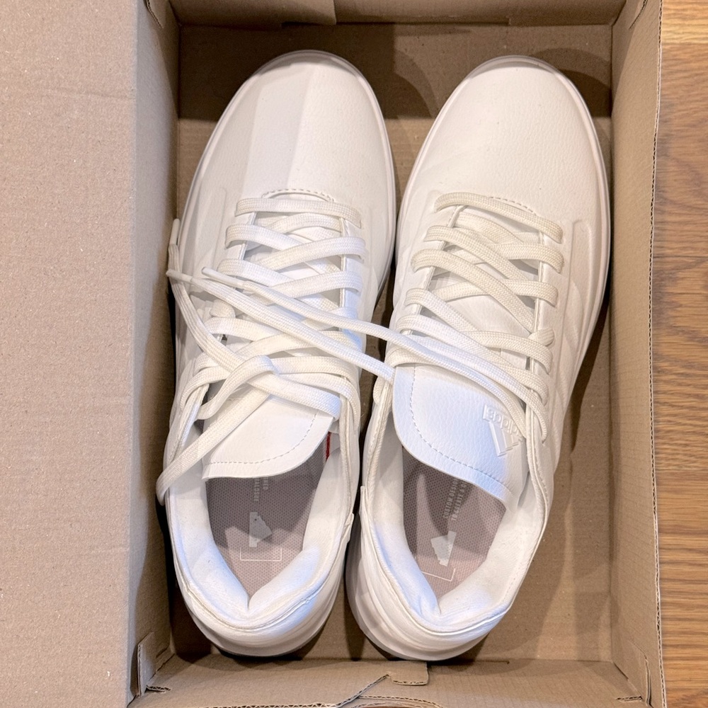 Woman’s Adidas Tennis Sneakers | Women’s Size 8 : Mens Size 6.5